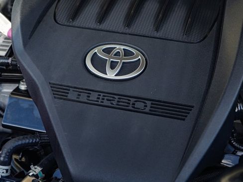 Used 2024 Toyota Highlander Limited image 6