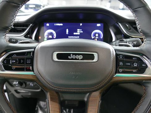 Used 2023 Jeep Grand Cherokee Summit w/ Luxury Tech Group V AWD/4WD image 16