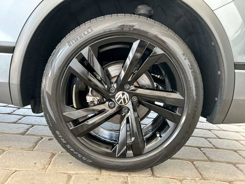 Certified 2024 Volkswagen Tiguan SE R-Line FWD image 41