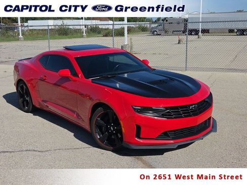 Used 2021 Chevrolet Camaro LT RWD image 1