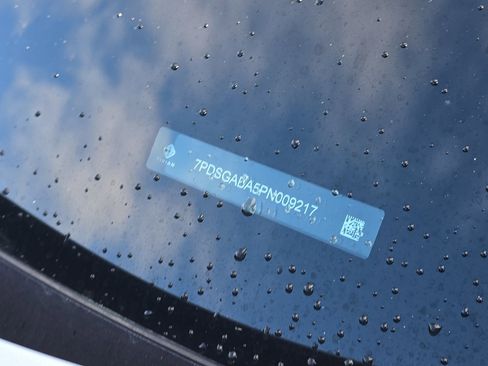 Used 2023 Rivian R1S Adventure image 9