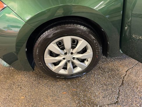 Used 2014 Toyota Corolla LE FWD image 31