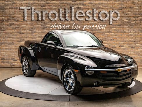Used 2005 Chevrolet SSR w/ Preferred Equipment Group image 5