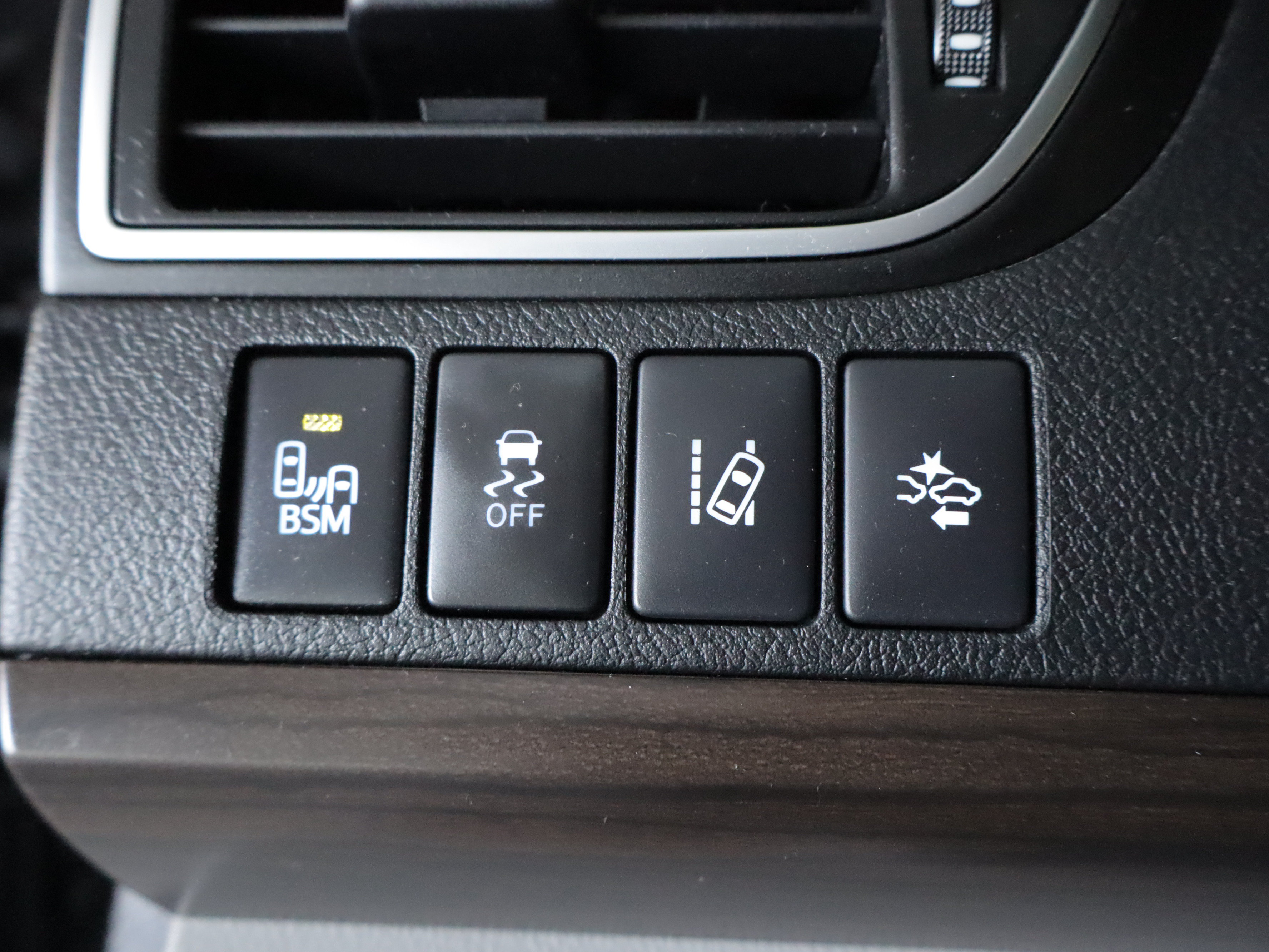 Used 2016 Toyota Camry XLE w/ Advanced Technology Package FWD image 20