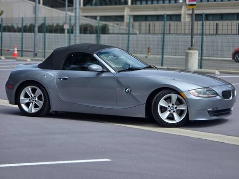 Used 2006 BMW Z4 3.0i RWD image 4