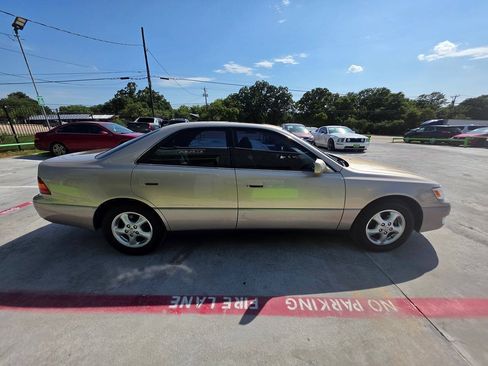 Used 1999 Lexus ES 330 FWD image 16