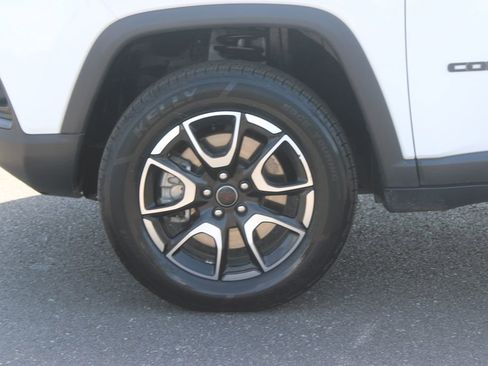 Used 2025 Jeep Compass Trailhawk AWD/4WD image 17