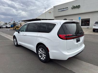 New 2027 Chrysler Pacifica Select w/ Family Tech Group
