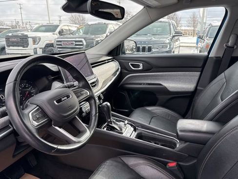 Used 2022 Jeep Compass Latitude image 10