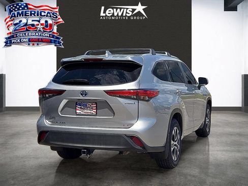 Used 2023 Toyota Highlander XLE FWD image 4