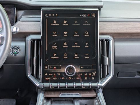 Used 2024 GMC Acadia Denali FWD image 27