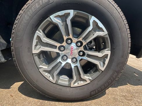 Used 2025 GMC Sierra 1500 SLT RWD image 11