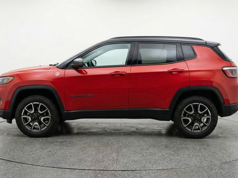 Used 2025 Jeep Compass Trailhawk AWD/4WD image 5