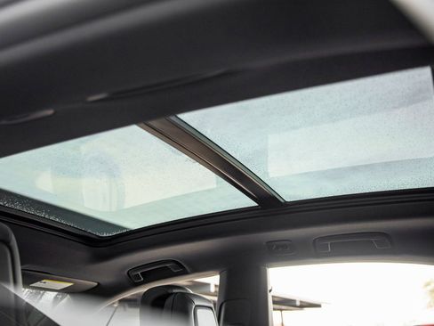 New 2026 Porsche Macan Electric RWD image 27