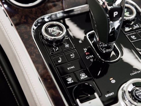 Used 2021 Bentley Continental GT image 11