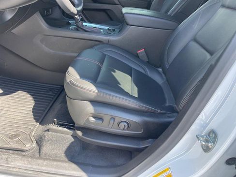 Used 2022 Chevrolet Traverse RS image 16