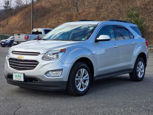 Used 2017 Chevrolet Equinox LT w/ Convenience Package image 2