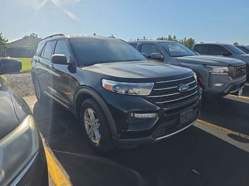 Used 2020 Ford Explorer XLT w/ Equipment Group 202A AWD/4WD image 3