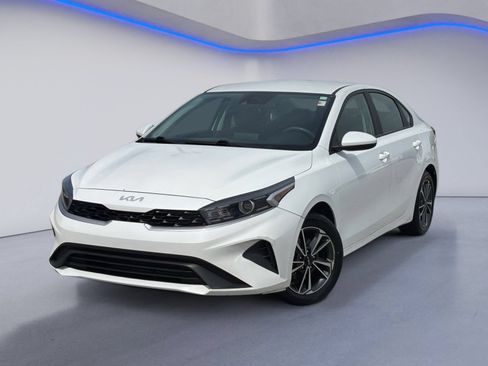 Used 2023 Kia Forte LXS FWD image 2