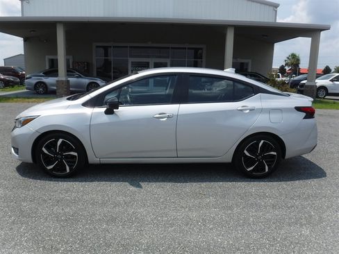 Used 2024 Nissan Versa SR FWD image 1