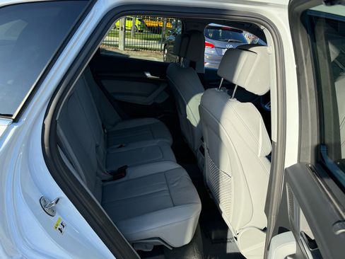 Used 2024 Audi Q5 e Premium Plus w/ Premium Plus Package image 25