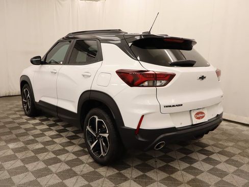 Used 2021 Chevrolet TrailBlazer RS w/ Technology Package FWD image 3