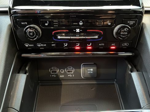 Used 2025 Jeep Grand Cherokee Laredo X w/ Luxury Tech Group I AWD/4WD image 25