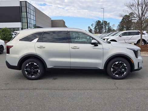 New 2026 Kia Sorento S w/ S Panoramic Sunroof Package image 8