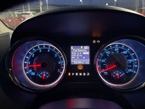 Used 2014 Chrysler Town & Country Touring image 12