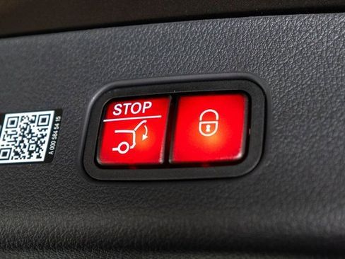 New 2025 Mercedes-Benz GLC 350e 4MATIC image 36