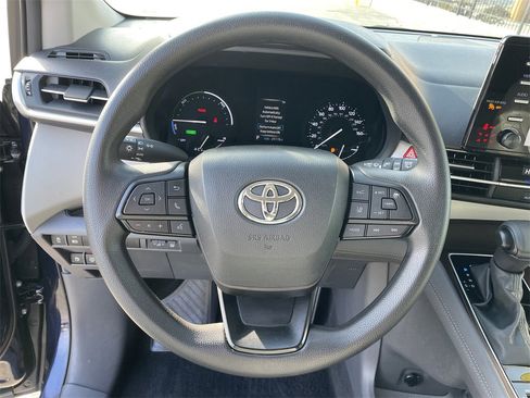 Used 2024 Toyota Sienna LE image 16