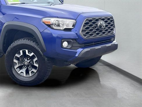 Used 2022 Toyota Tacoma TRD Off-Road image 3