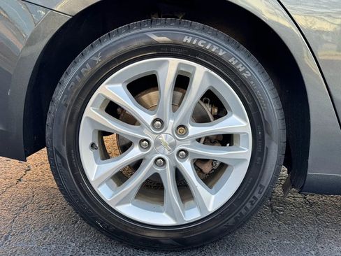 Used 2017 Chevrolet Malibu Hybrid image 16