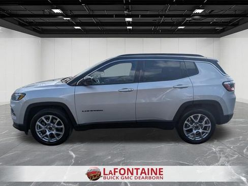 Used 2025 Jeep Compass Limited AWD/4WD image 2