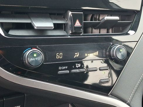 Used 2021 Toyota Camry SE FWD image 14