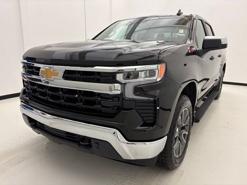 Used 2025 Chevrolet Silverado 1500 LT AWD/4WD image 16