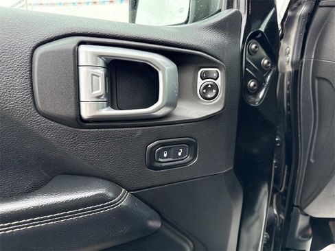 Used 2020 Jeep Wrangler Unlimited Sahara image 11