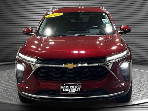Certified 2025 Chevrolet Trax LT w/ LT Convenience Package FWD image 2