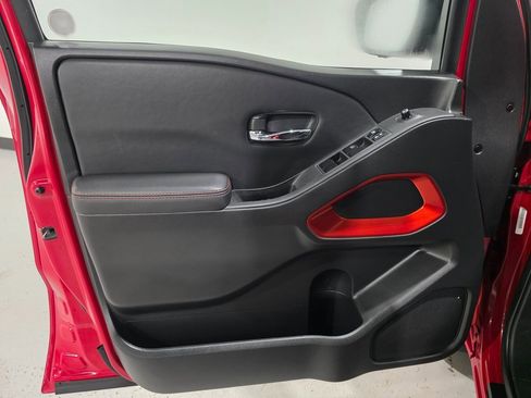 Used 2022 Nissan Frontier PRO-4X image 17