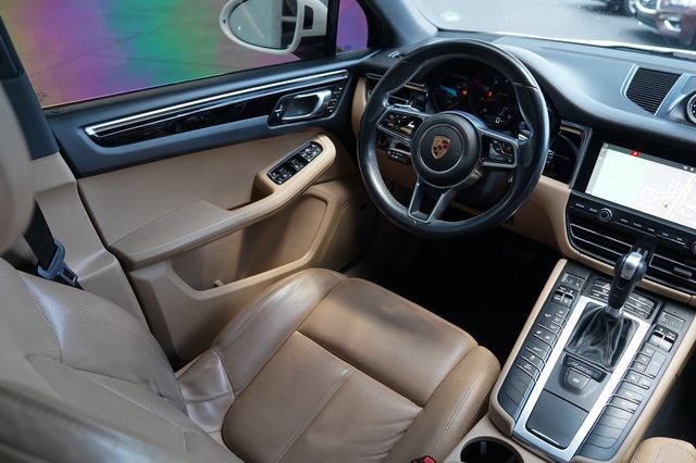 Used 2020 Porsche Macan AWD/4WD image 22