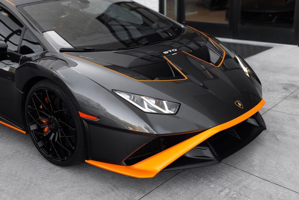 Used 2023 Lamborghini Huracan STO RWD image 3