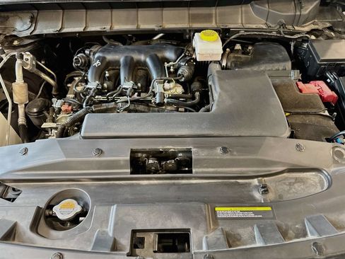 Used 2025 Nissan Pathfinder SL AWD/4WD image 33