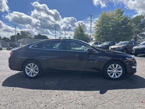 Used 2020 Chevrolet Malibu LT FWD image 2
