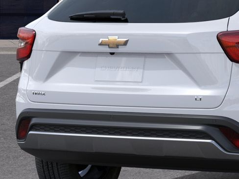 New 2026 Chevrolet Trax LT w/ Driver Confidence Package FWD image 14