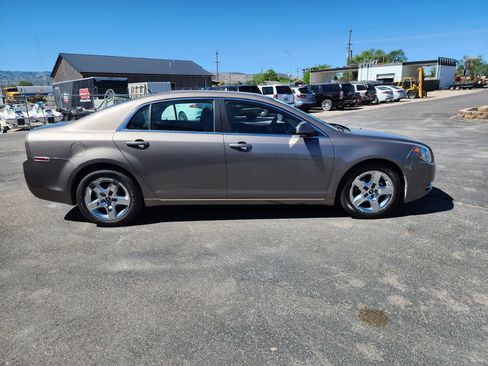 Used 2010 Chevrolet Malibu LT w/ Power Convenience Package FWD image 4