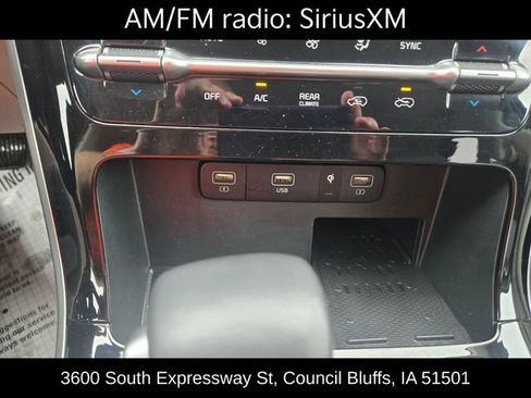 Used 2024 Kia Carnival EX FWD image 19