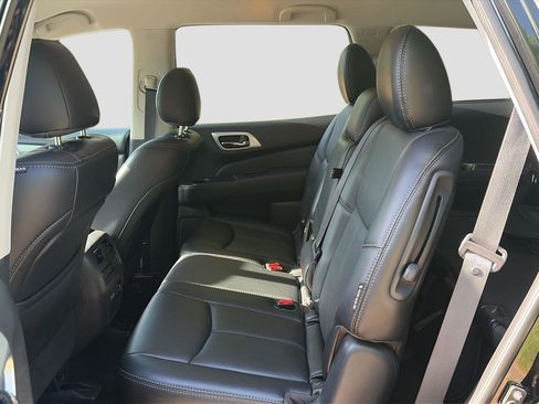 Used 2019 Nissan Pathfinder SL FWD image 16