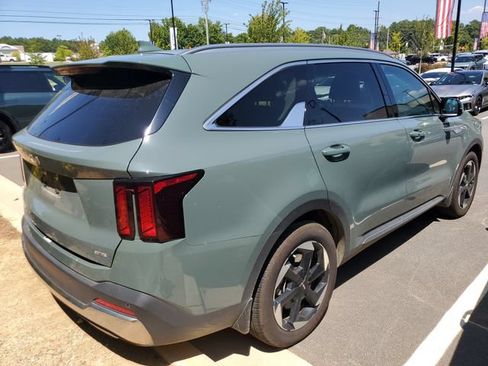 Used 2025 Kia Sorento EX AWD/4WD image 4