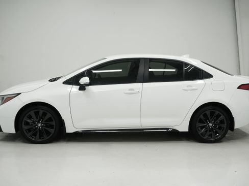 Used 2024 Toyota Corolla SE FWD image 7