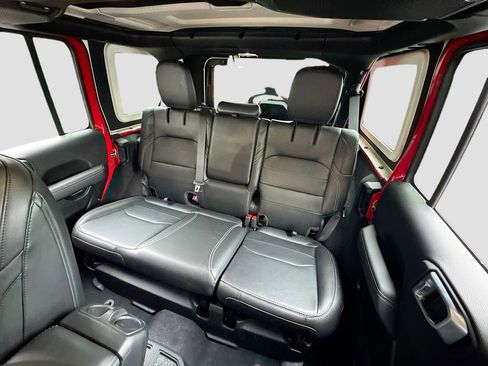 Used 2023 Jeep Wrangler Unlimited Sahara AWD/4WD image 14
